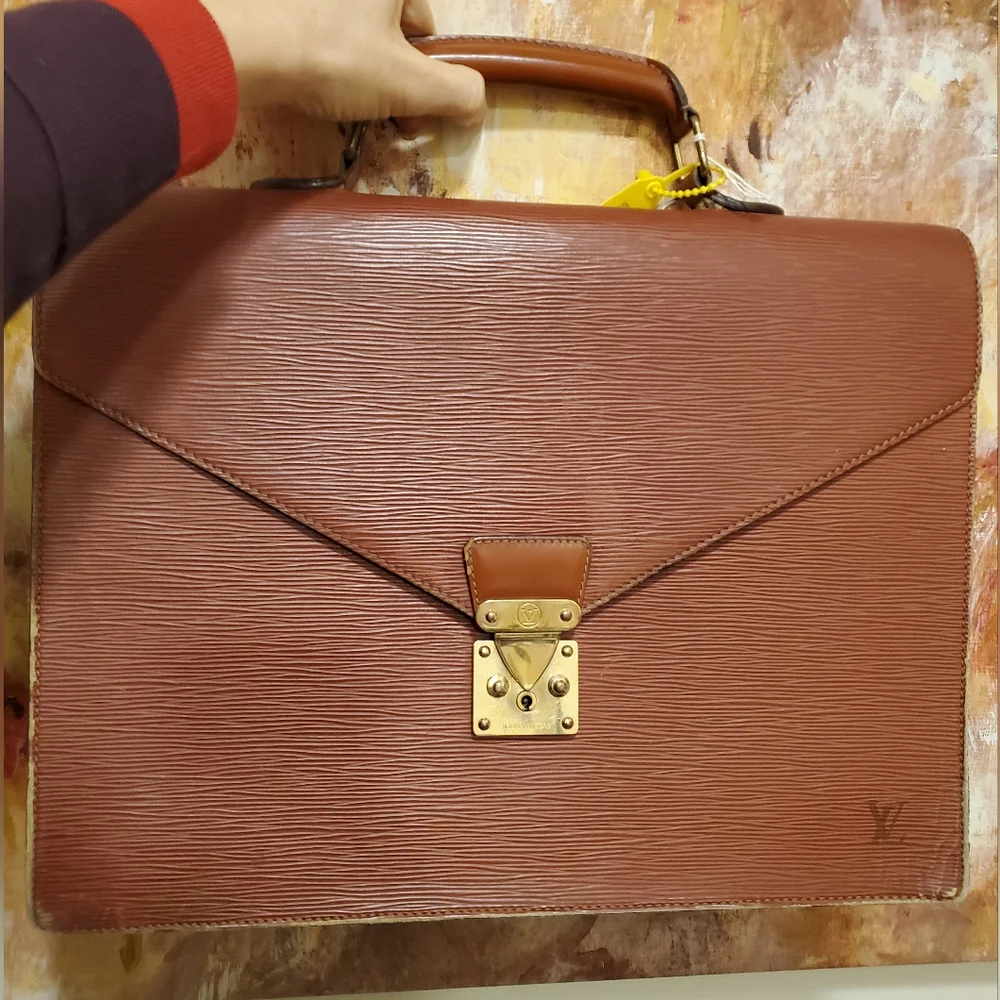 Authentic Louis Vuitton honey brown Epi leather large briefcase